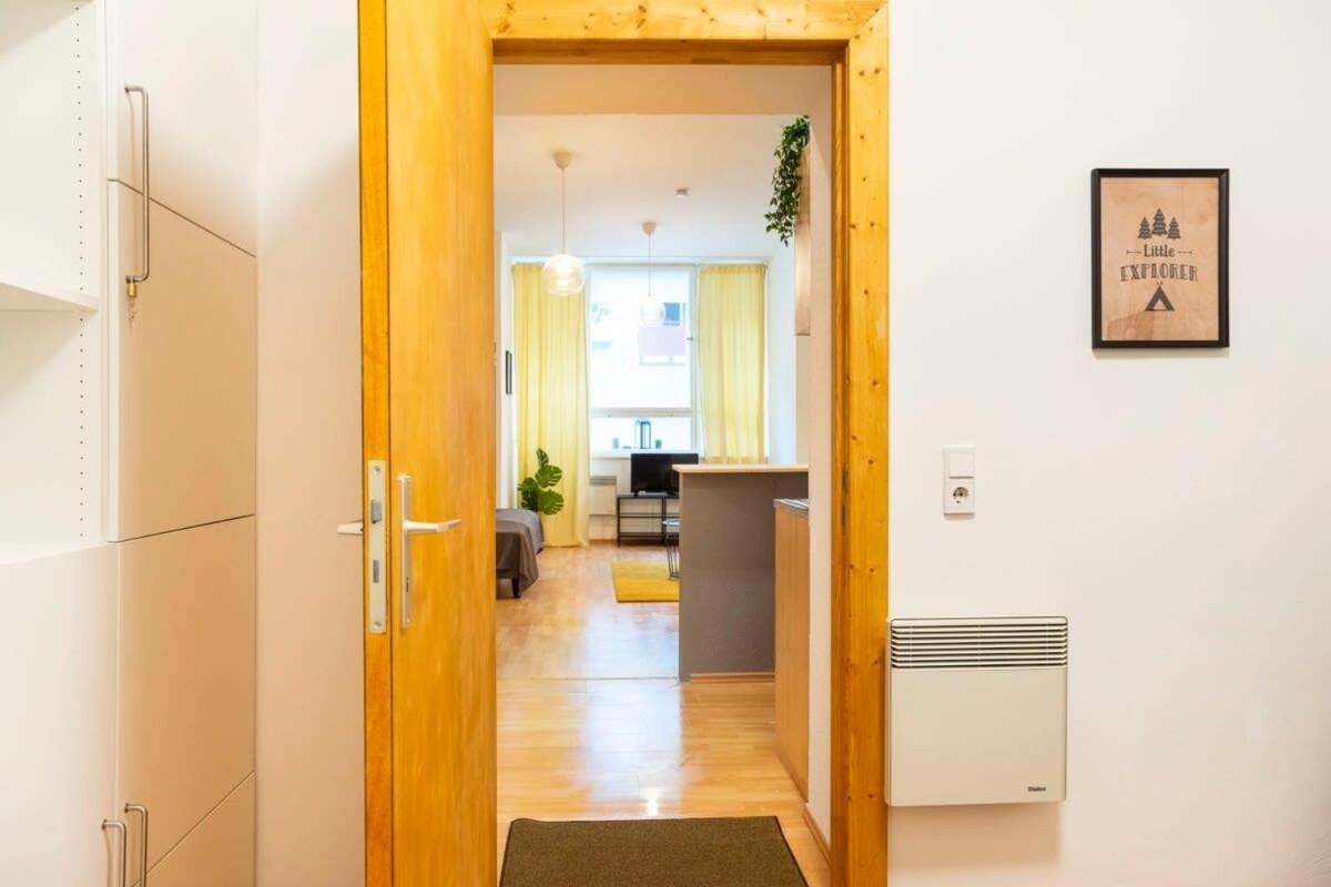 Cozy 2 Room Apartment Next To Hermannstrasse Берлин Экстерьер фото
